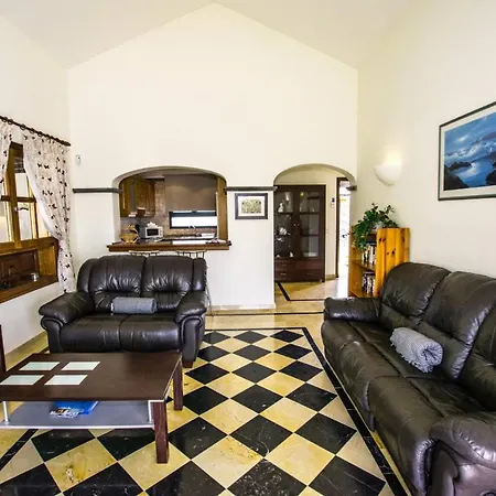 Vila 216 - Helena By Now Ltd *