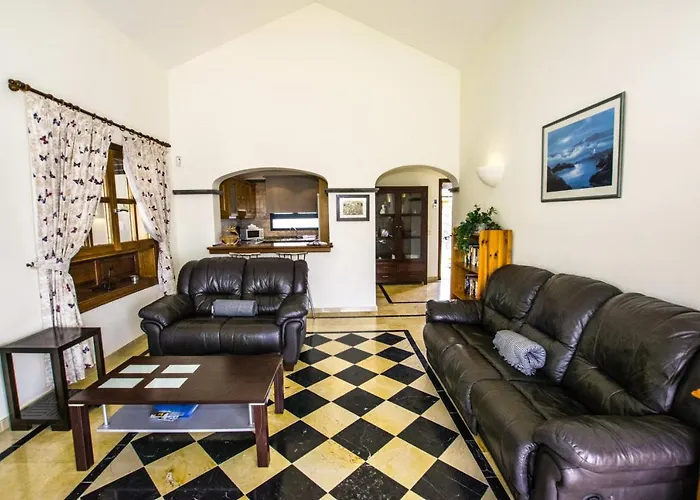 Vila 216 - Helena By Now Ltd *